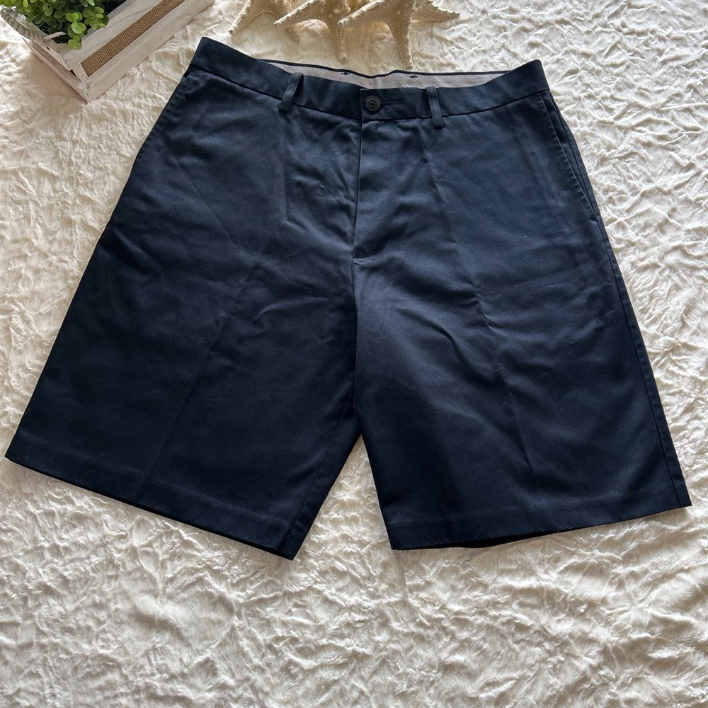 Black shorts for men’s size 34.   (042)